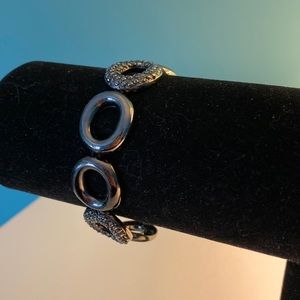 Black with shimmery accents stretch bracelet